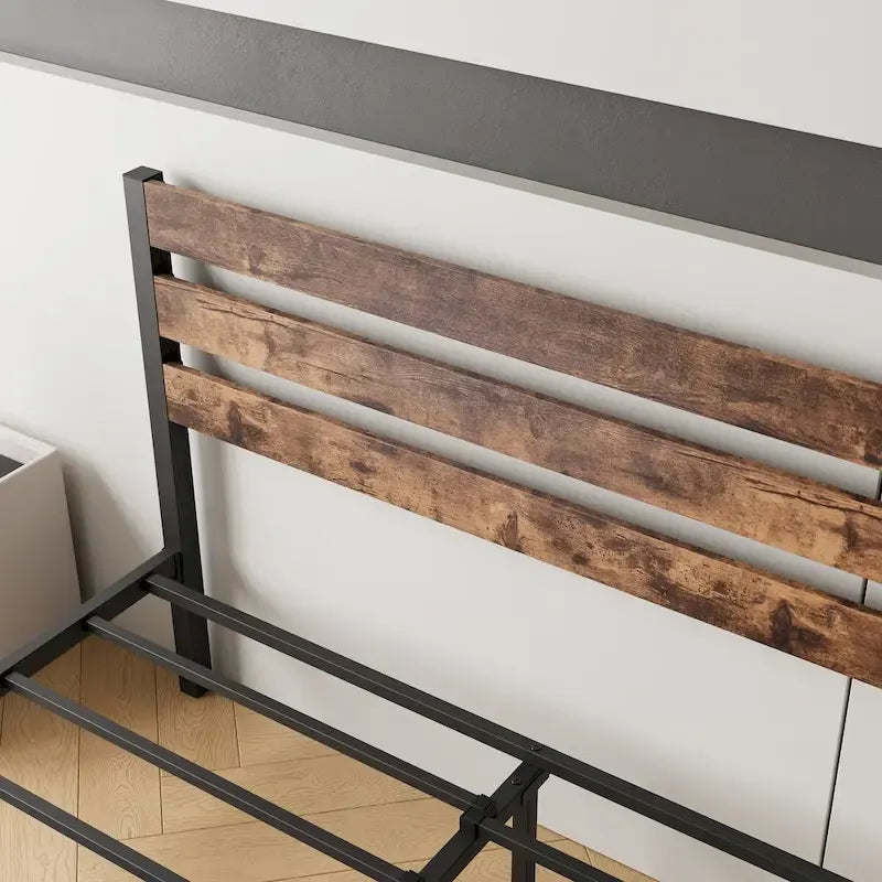 Lit plateforme avec tête de lit rustique en bois vintage