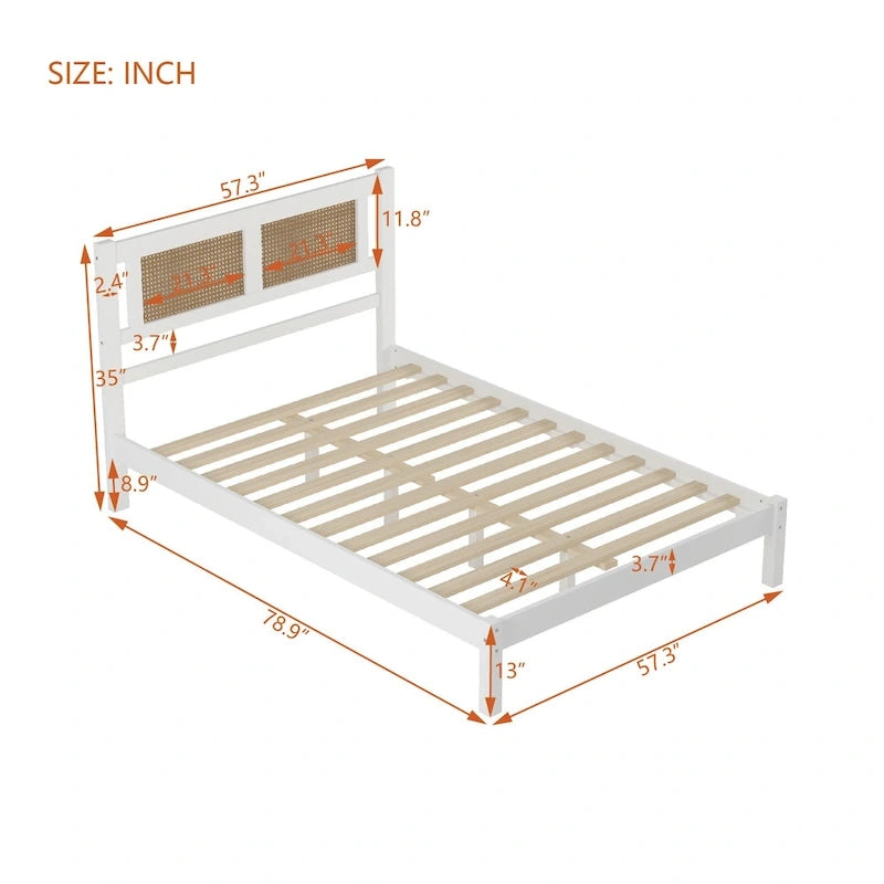 Lit plateforme en bois avec tête de lit en rotin naturel